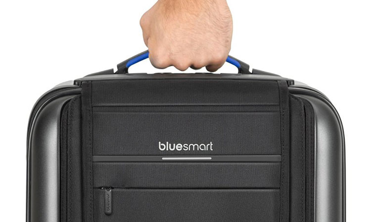 Bluesmart One scale in the handle